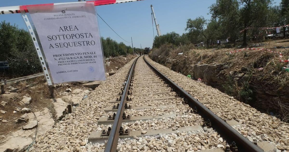 Donna investita da un treno a Faenza: gravemente ferita, ipotesi sbarre già abbassate - 