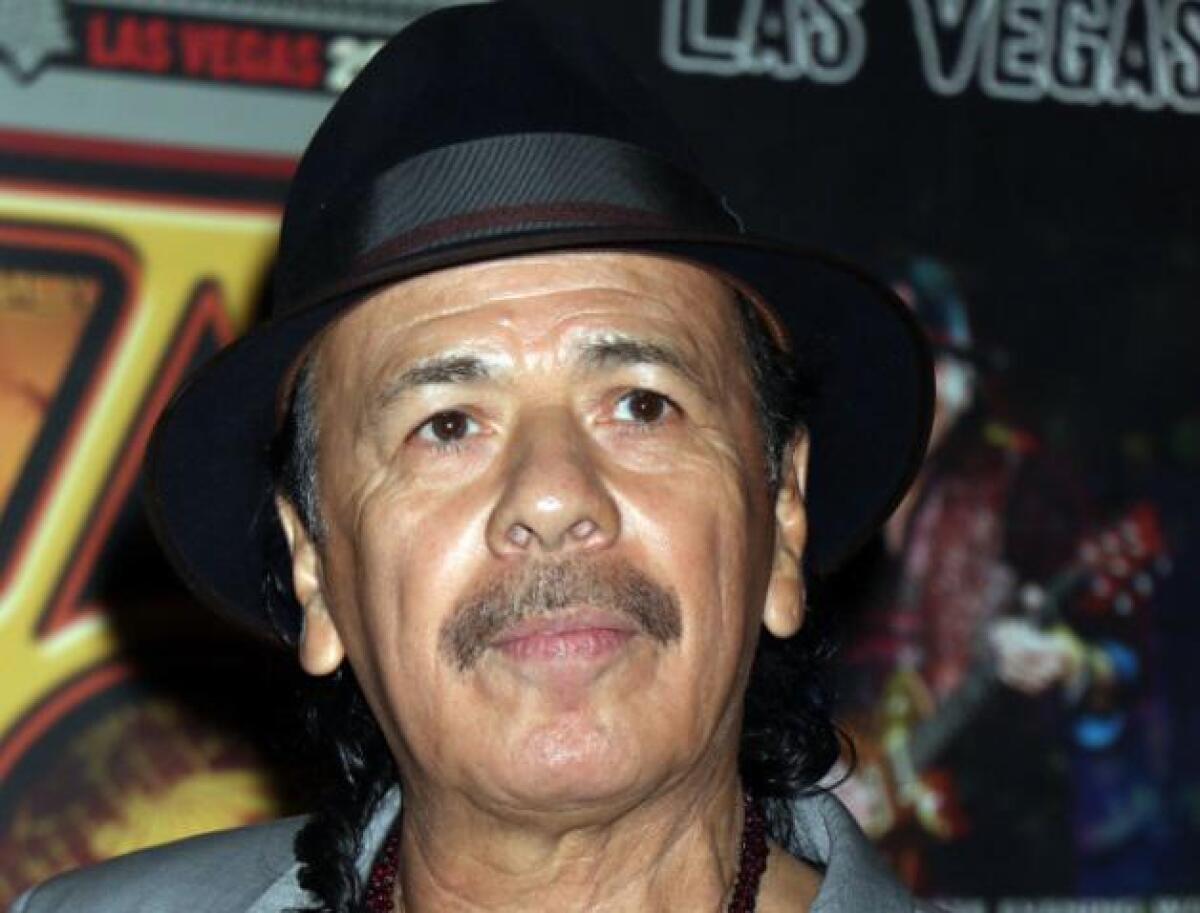 Carlos Santana si frattura un dito: concerti cancellati - 