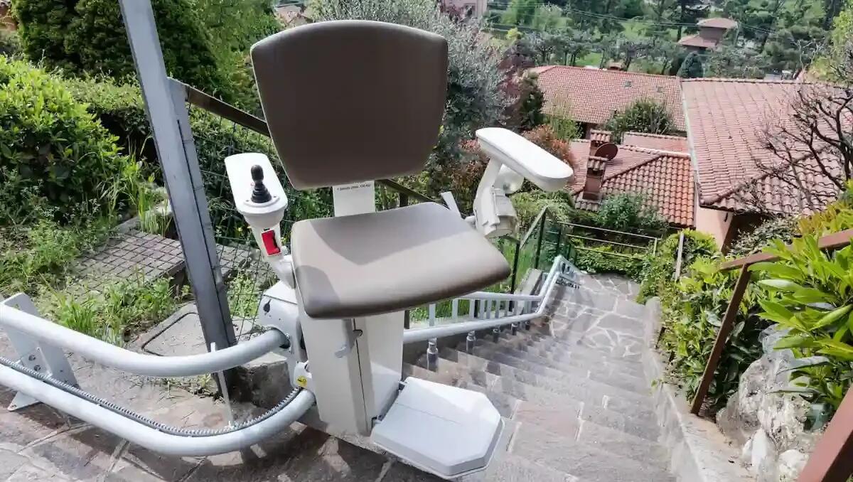 L’Italia diventa sempre più vecchia e il mercato dei montascale cresce - 