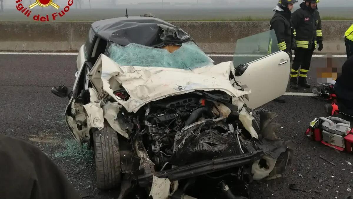 Tragico tamponamento sull'A13: un 50enne perde la vita, cinque feriti in un altro incidente poco prima - 