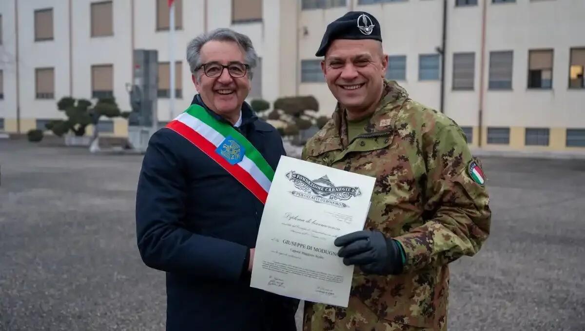 Giuseppe Di Modugno premiato per un atto eroico a Manzano: salva una famiglia da un incendio - 