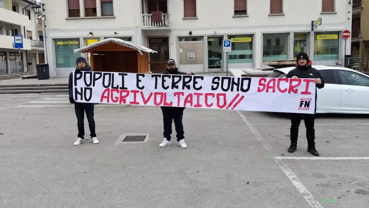 «No agrivoltaico, minaccia la tradizione agricola». Blitz di Forza Nuova a Montereale Valcellina - 