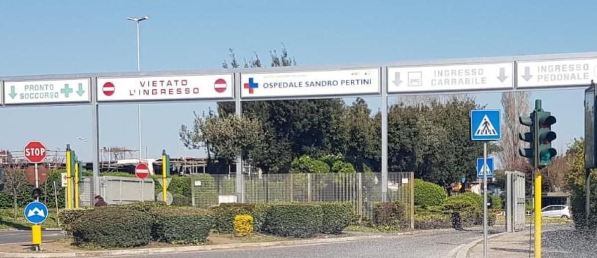 Donna aggredisce infermiera e operatrice al pronto soccorso: arrestata. - 