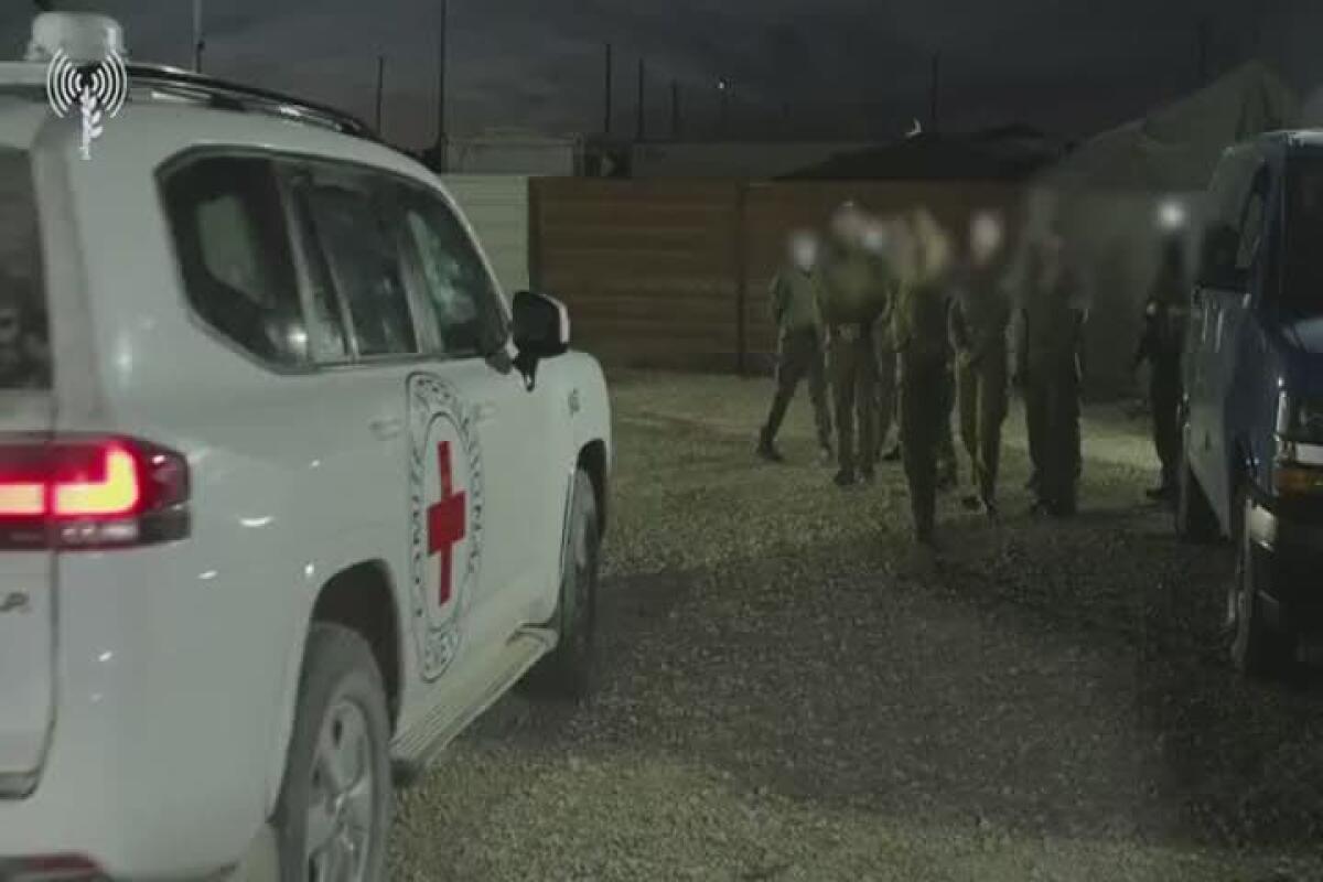 Romi Gonen, Emily Damari e Doron Steinbrecher liberate dopo 470 giorni di prigionia a Gaza - 