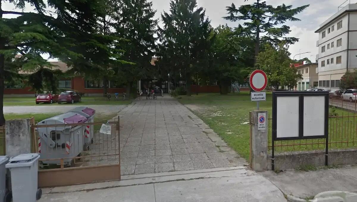 Paura alla scuola media di Latisana, 12enne cade da un’altezza di 4 metri: elitrasportato all'ospedale - 