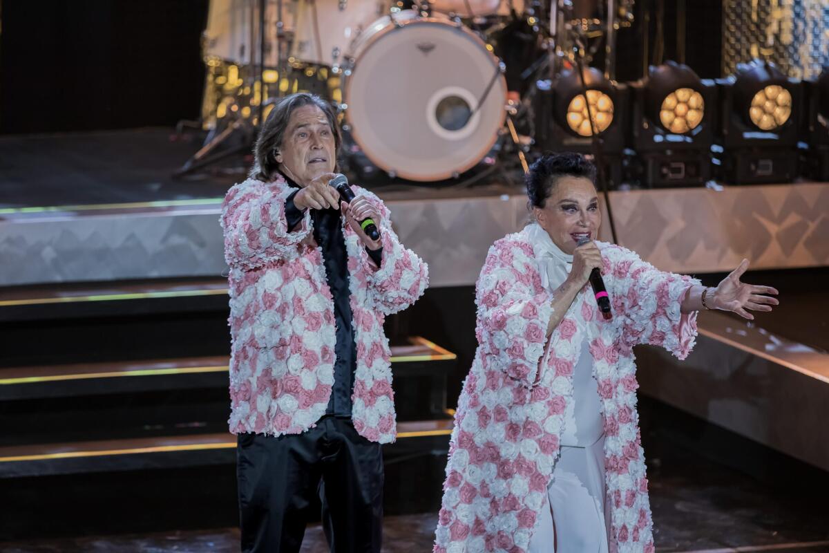 Ricchi e Poveri: Angelo Sotgiu si scusa in diretta per il termine offensivo - 