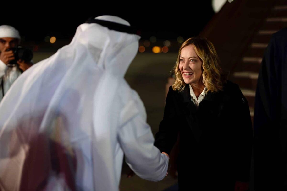 Giorgia Meloni firma accordo energetico con Albania ed Emirati Arabi a Abu Dhabi - 