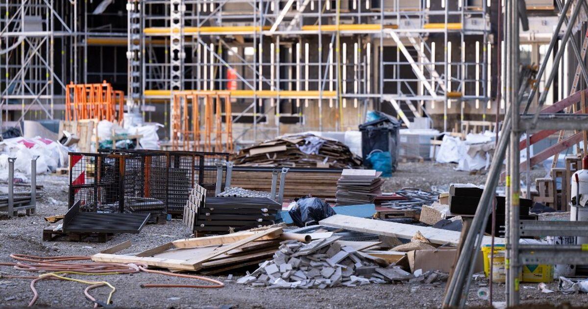 Lavoratore muore precipitando da impalcatura in Calabria: tragedia all'area industriale di San Pietro Lametino (Catanzaro) - 