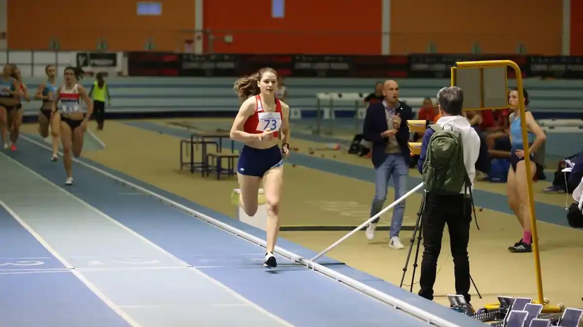 Lorenza De Noni sfiora il record italiano negli 800 indoor: nuovo primato regionale per l'atleta di Conegliano - 