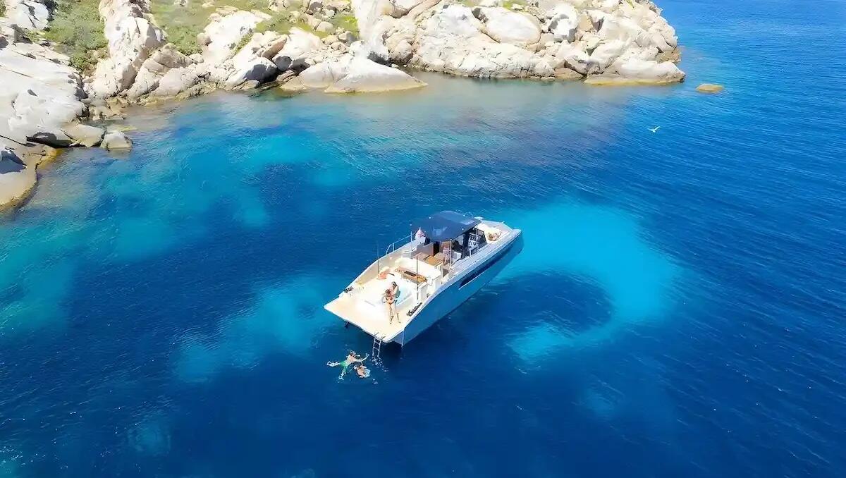 Escursioni in catamarano nell’arcipelago di La Maddalena: natura, snorkeling e storia - 