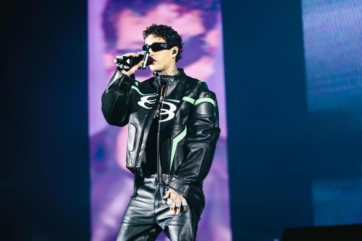 Tony Effe devolve incasso Capodanno alla Croce Rossa: successo e futuro brillante - 