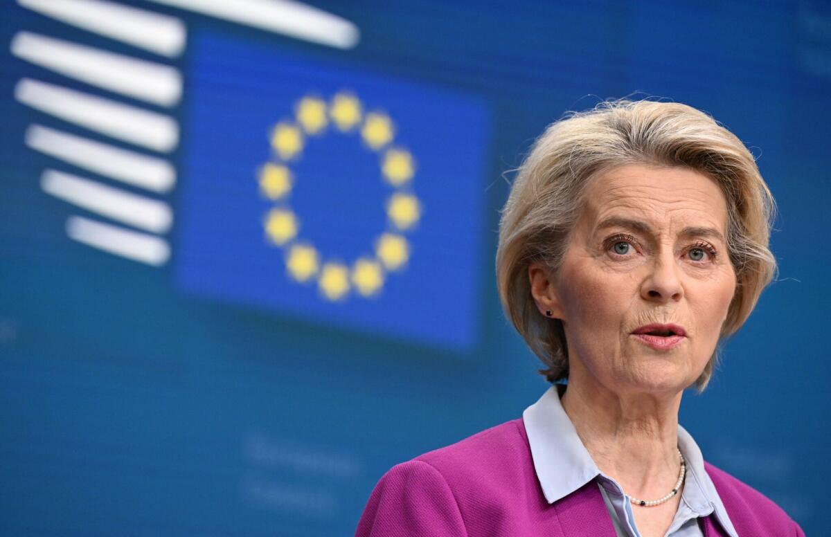 Ursula von der Leyen si riprende dalla polmonite: non presiederà il Collegio europeo - 
