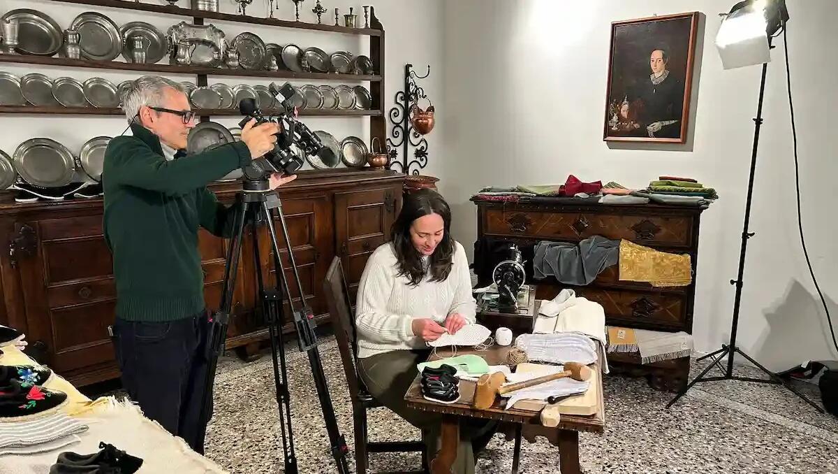 "Scarpetti. I scarpets de Cjargne": la tradizione artigianale delle scarpe carniche in onda su Rai 3 -