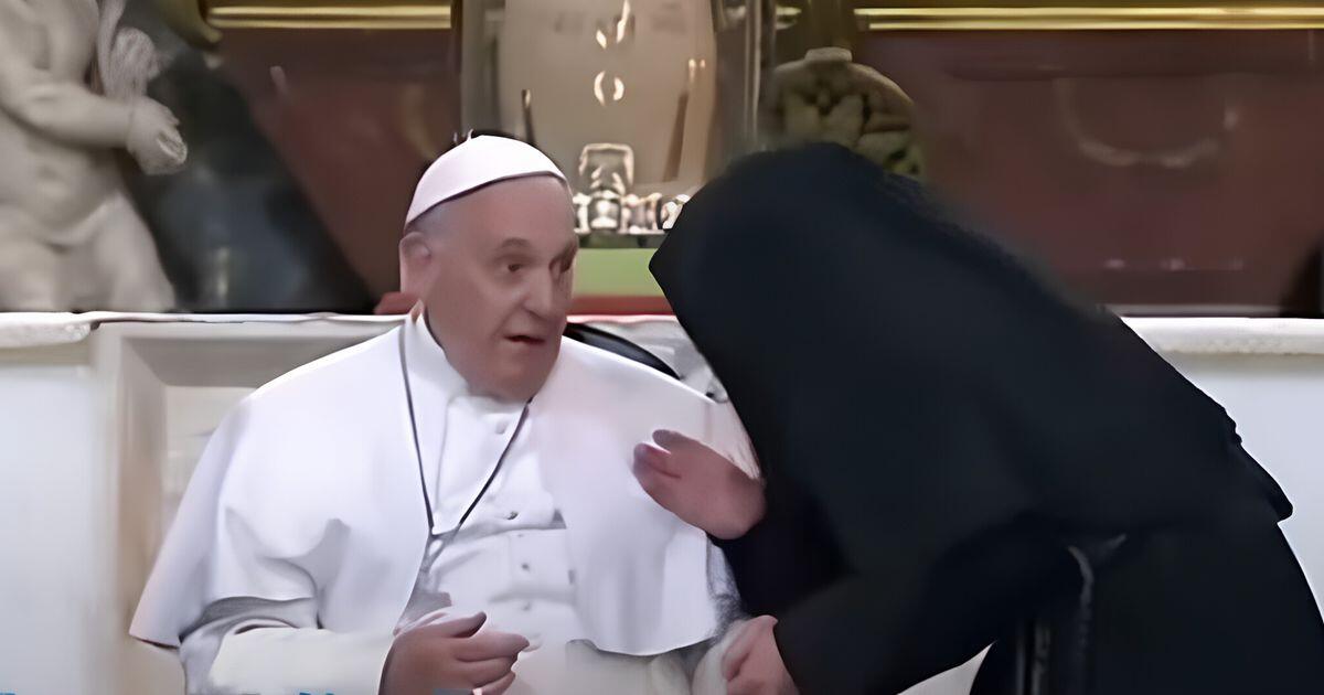 Papa Francesco sorpreso dall'entusiasmo delle suore: il giorno delle "facce d'aceto" - 