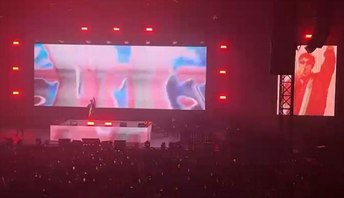 Tony Effe, un altro Capodanno a Roma: il concerto sold out in video - Guarda - 