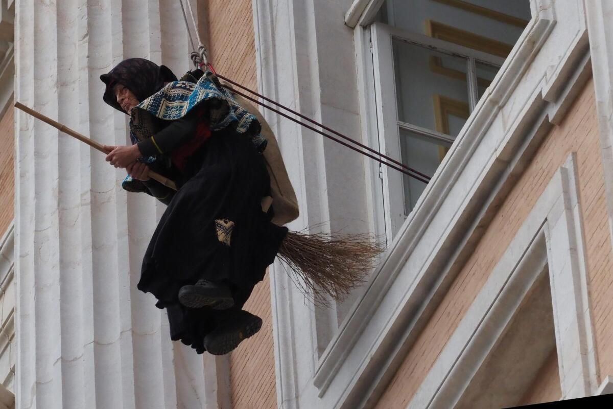 Le origini pagane della Befana: dal mito romano alle tradizioni moderne - 