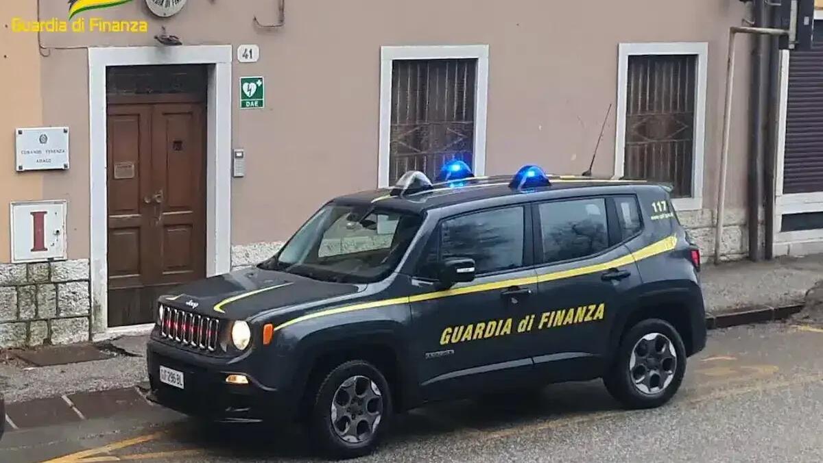 10 lavoratori irregolari e in nero, due minorenni: maxi multa e sospensione attività per un ristorante - 