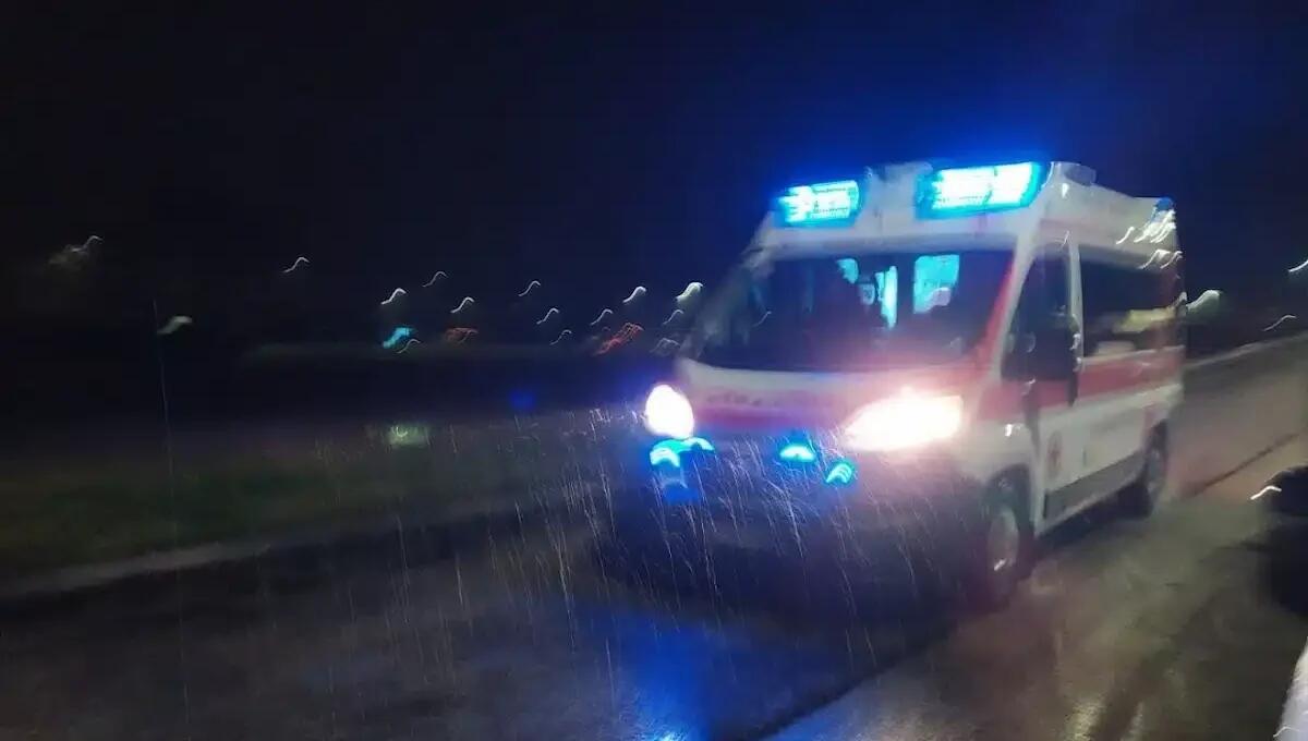 Furiosa lite alla fermata del tram: 40enne ferito al volto e portato in ospedale, aggressore in fuga - 