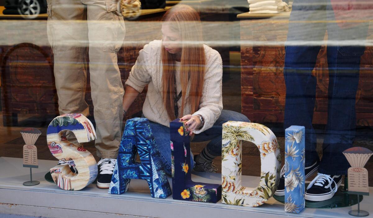 Saldi Invernali 2025: Italiani pronti alla caccia agli sconti - 