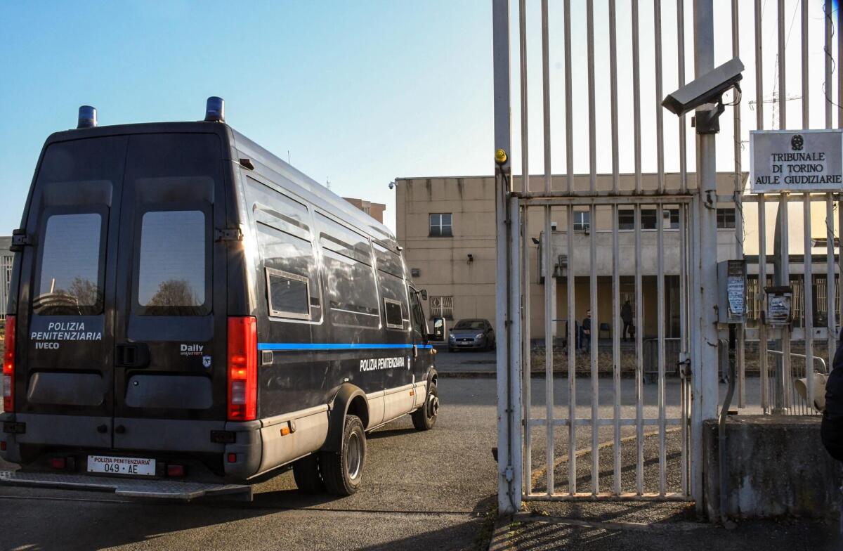Condanna a sedici anni per ferimento studente: giovane maggiorenne senza attenuanti - 
