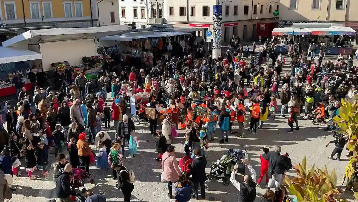 Codroipo celebra il Carnevale con una sfilata di maschere e musica - 