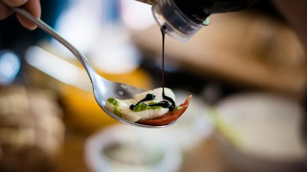 Aceto balsamico made in Italy di Acetaia Leonardi: tradizione e salute a tavola - 