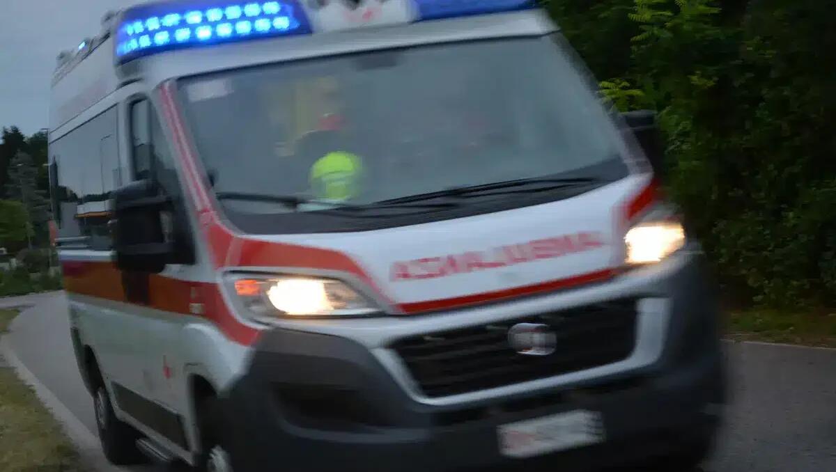 Auto contro un muro a Trieste: 74enne in arresto cardiaco, salvato dai soccorsi - 