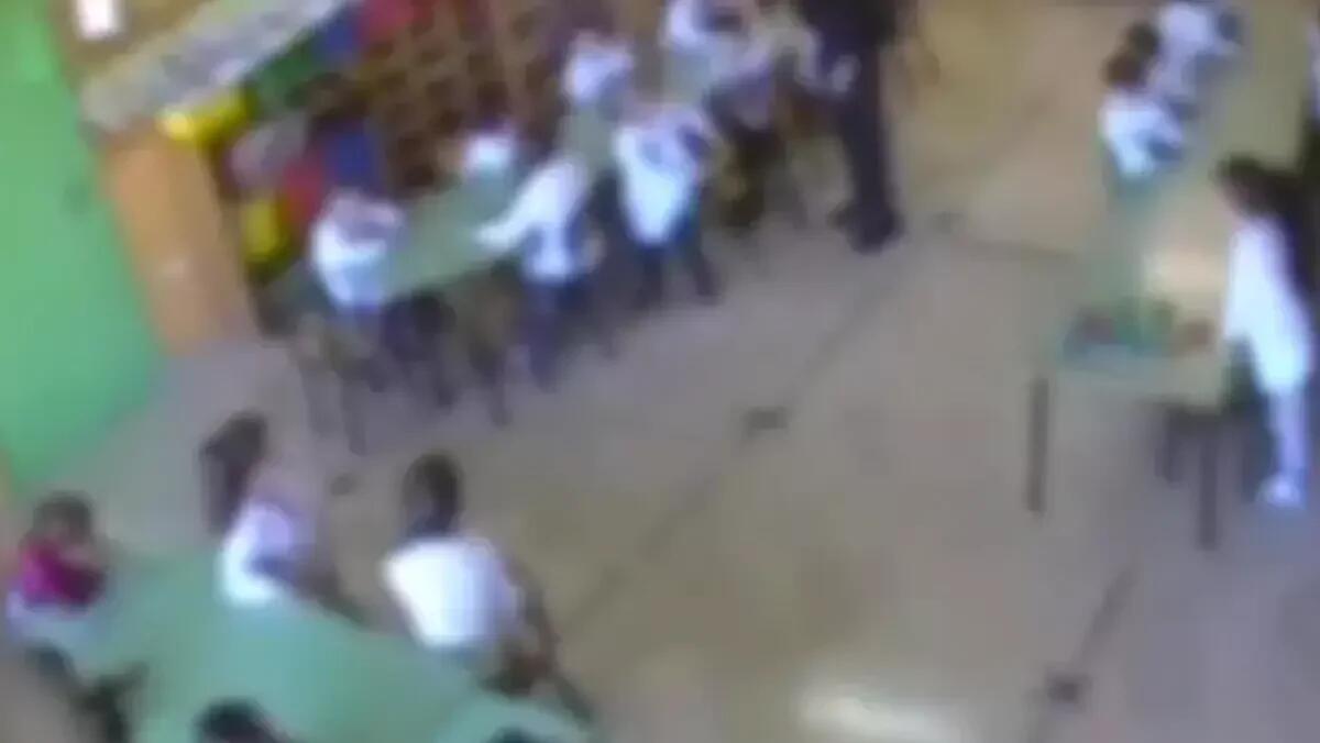 Asilo degli orrori, botte e violenze ai bimbi: arrestata una maestra. Incastrata dalle telecamere - 
