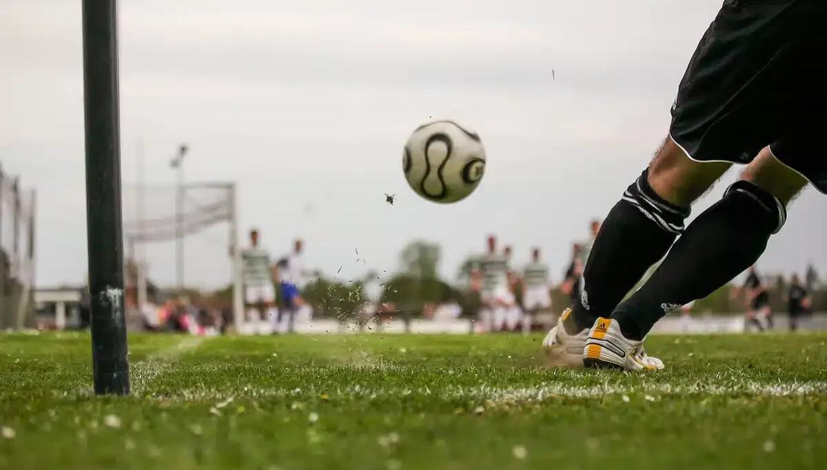 Insulto razzista in Seconda Categoria: si scatena la rissa in campo, l'arbitro sospende la partita -