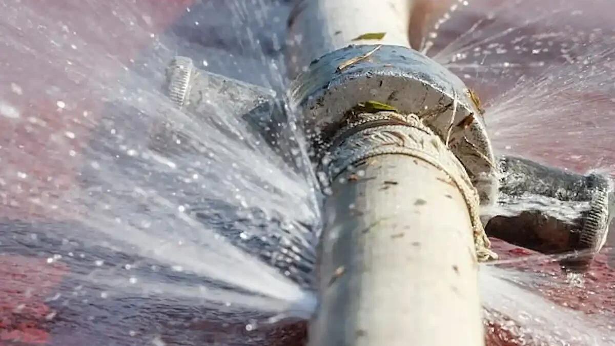 Opicina, rottura della condotta idrica: traffico bloccato in via del Campo Romano - 