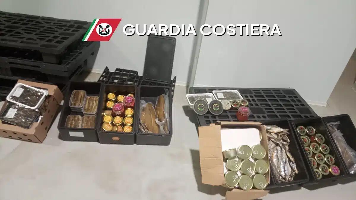 Pesce senza tracciabilità o scaduto: sequestrati oltre due quintali di prodotti ittici, scattano le sanzioni - 