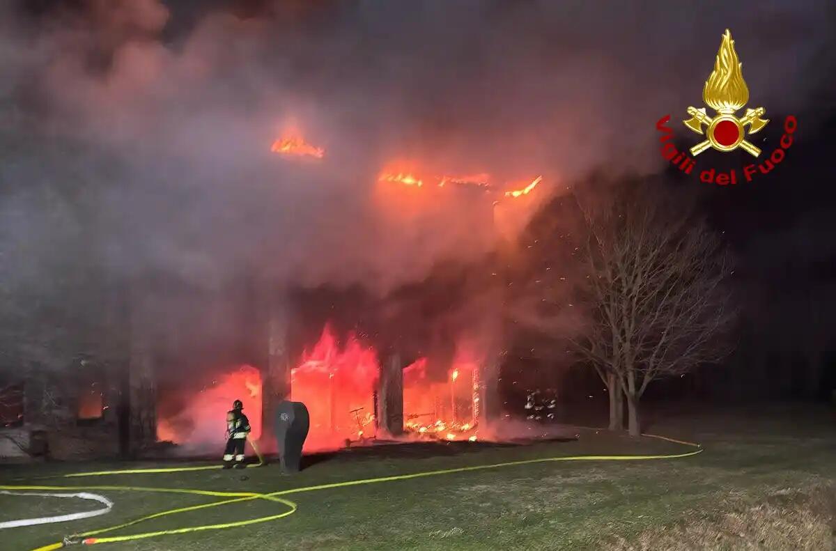 Scoppia l'incendio nell'edificio del campus H-Farm: bruciano i server e gli uffici - 