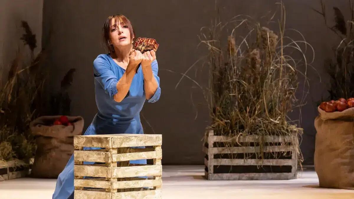 Ambra Angiolini protagonista di "Oliva Denaro" al Teatro Nuovo di Udine - 
