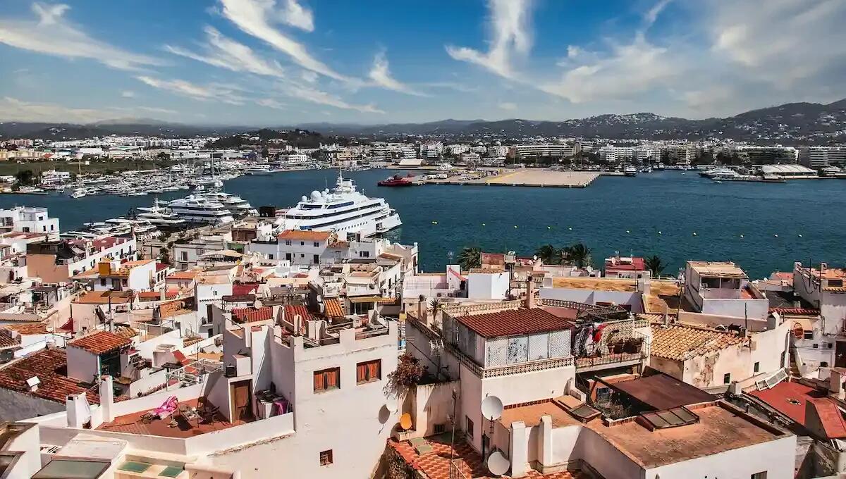 Noleggio auto e moto a Ibiza: la guida completa per esplorare l’isola - 