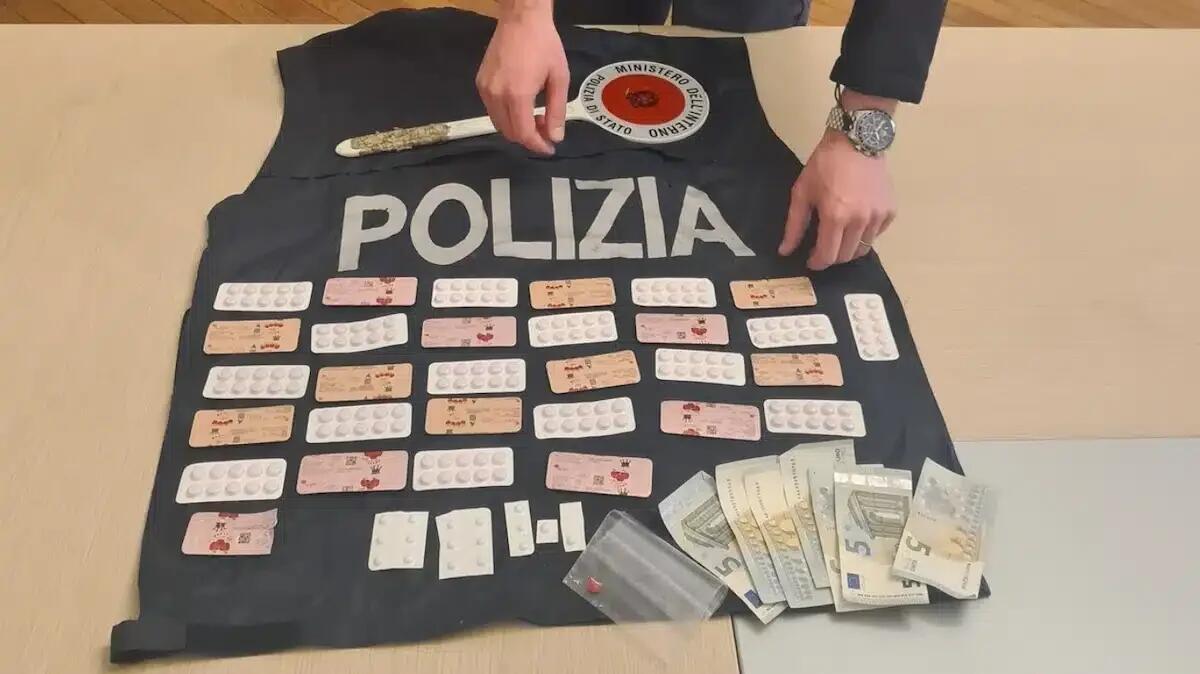 Vendeva per strada un potente farmaco oppioide importato illegalmente: arrestato 30enne nigeriano - 