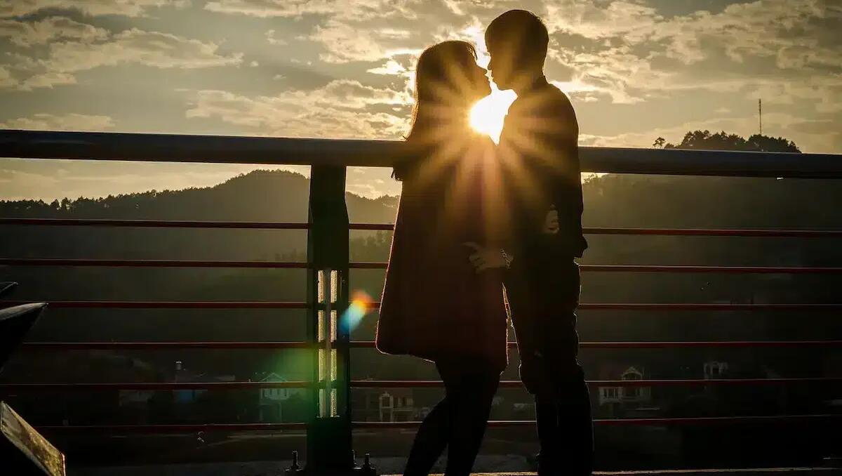 Come vestirti a San Valentino: idee per un outfit romantico - 