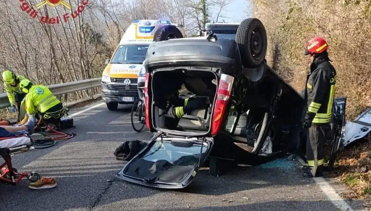 Perde il controllo dell'auto e finisce ruote all'aria: soccorso il conducente 63enne rimasto ferito - 