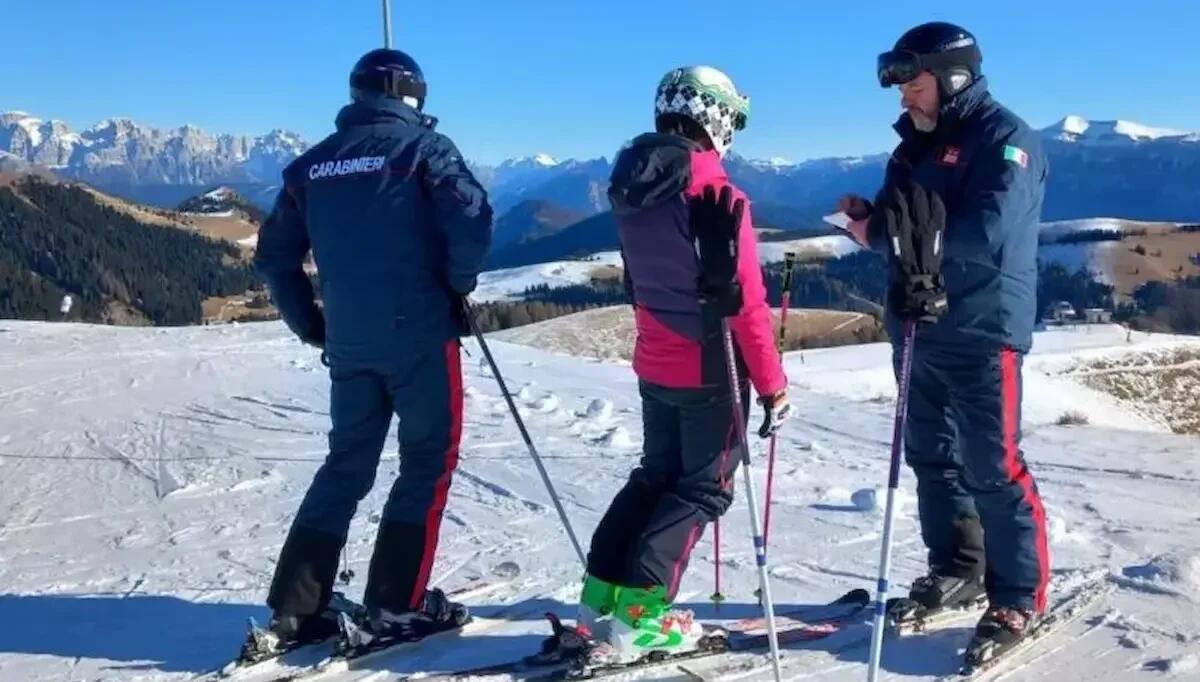 Scendeva lungo le piste con il cane al guinzaglio: sanzionato dai carabinieri uno sciatore -