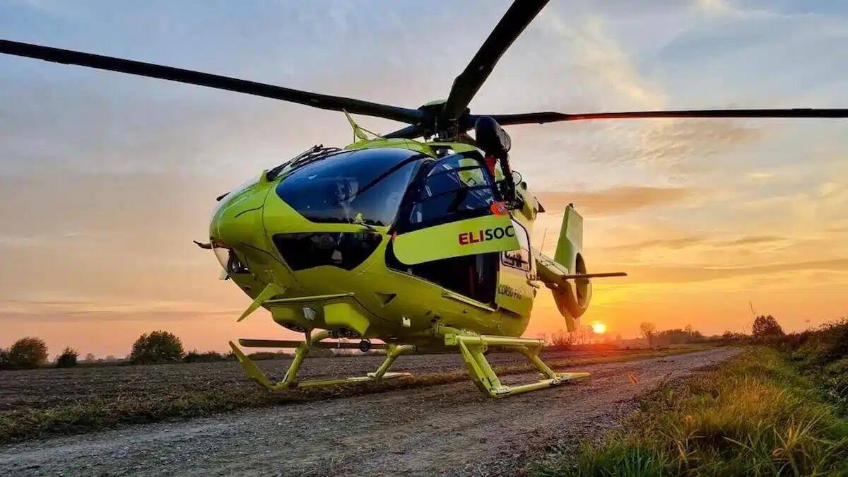 Schiacciato dai tronchi mentre li carica sul camion: elisoccorso Andrea Massolin, si trova in coma - 