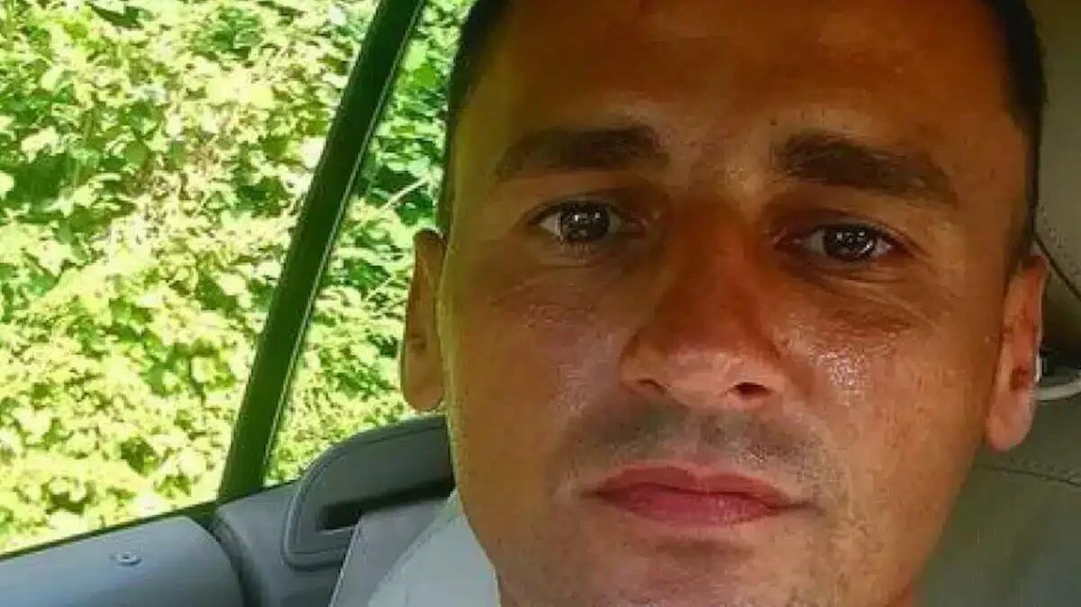 Trovato morto dalla madre nella sua camera da letto: Marius stroncato da un malore a 36 anni - 