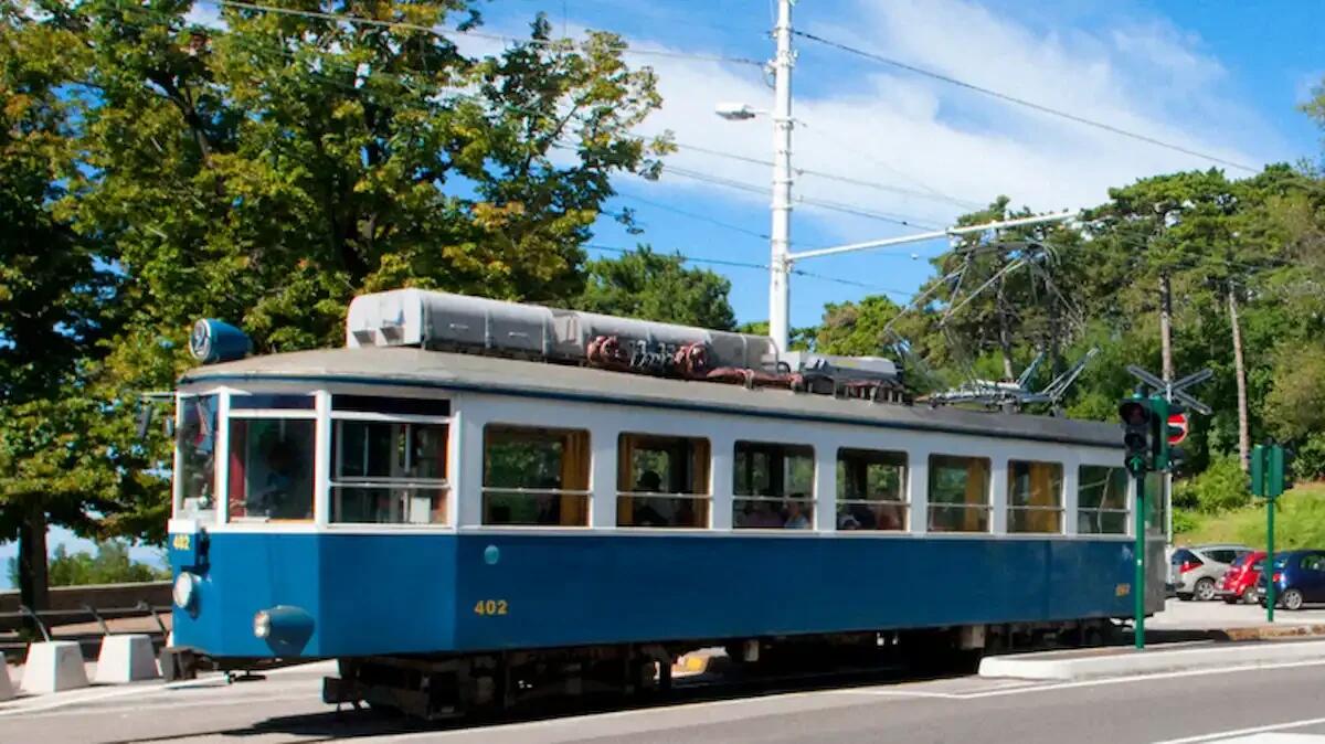 Dopo 9 anni, riparte lo storico tram di Opicina: grande folla a Trieste, nuove vetture e corse in arrivo - 