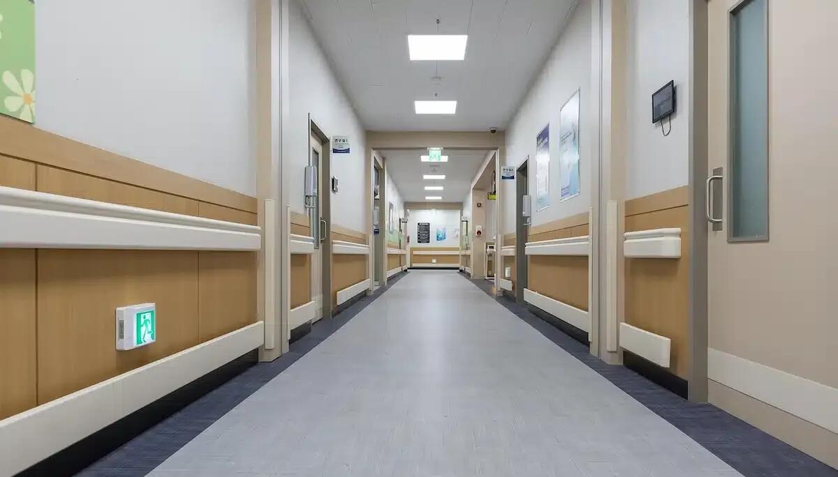 Preso a calci, pugni e schiaffi da un suo alunno di 11 anni: insegnante di sostegno finisce in ospedale - 