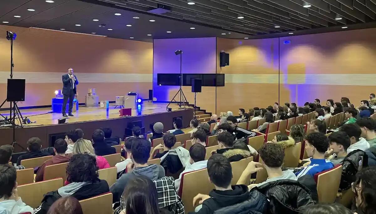 Giorno del Ricordo a Treviso: 200 studenti assistono allo spettacolo “Mili muoi” di Carlo Colombo -