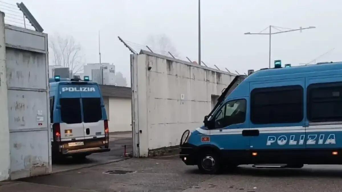 Nove operatori delle forze dell'ordine rimasti feriti al Cpr di Gradisca: arrestati cinque cittadini tunisini - 