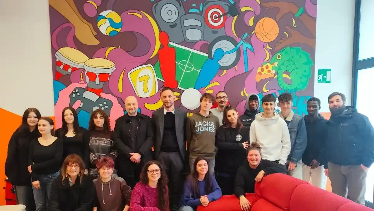 Largo Cervignano, un murales racconta il Centro Giovani di Pordenone - 