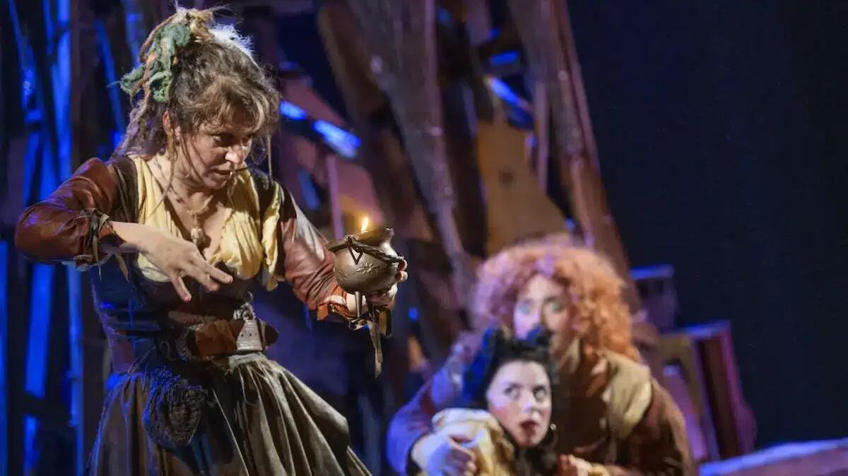 "Strighe maledette!": il nuovo spettacolo di Stivalaccio Teatro in Friuli Venezia Giulia - 