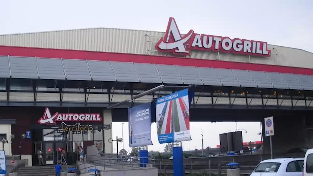 Autogrill in A4: minacciano automobilista con colpi di pistola, si fanno dare le chiavi della golf e fuggono - 