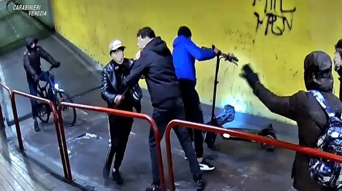 Seminavano terrore e violenza nel quartiere con coltelli, pitbull e rapine cruente: arrestati tre tunisini - 