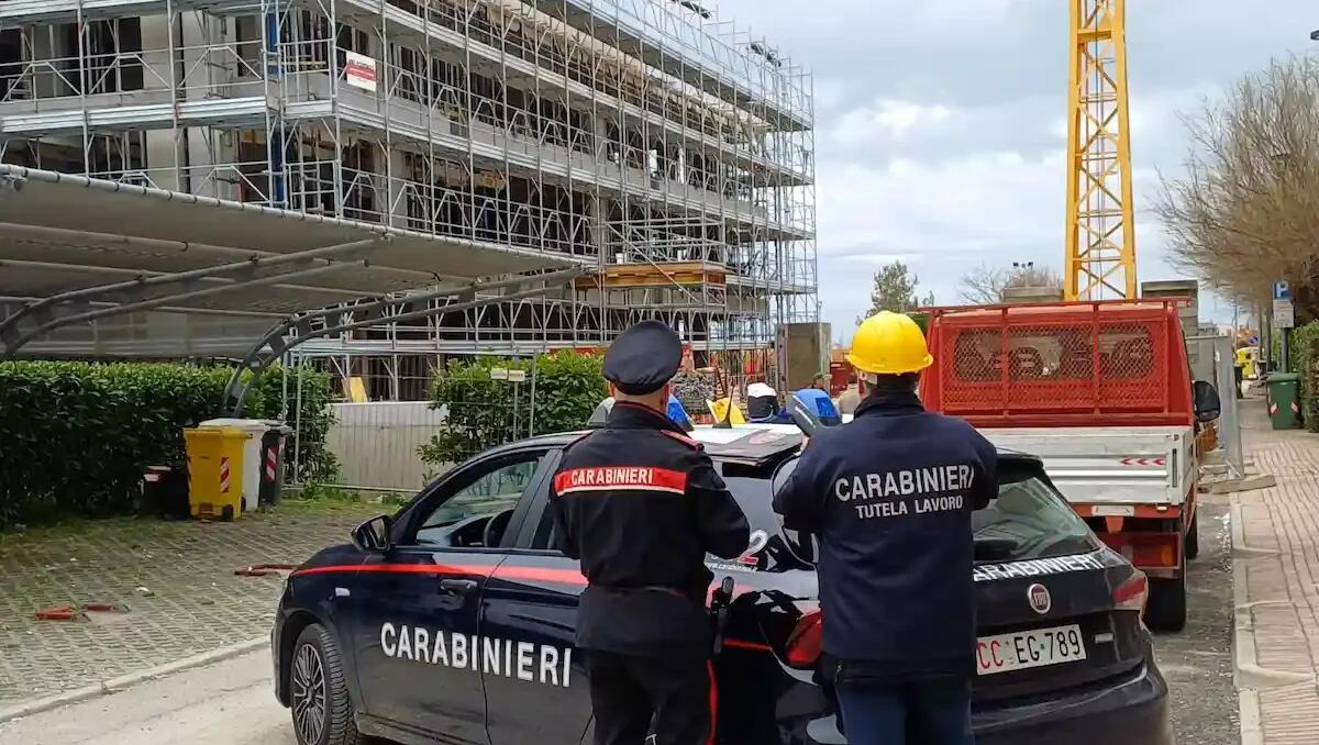 Patente a crediti, controlli nei cantieri: 20mila euro di sanzioni per lavoro irregolare e violazioni - 