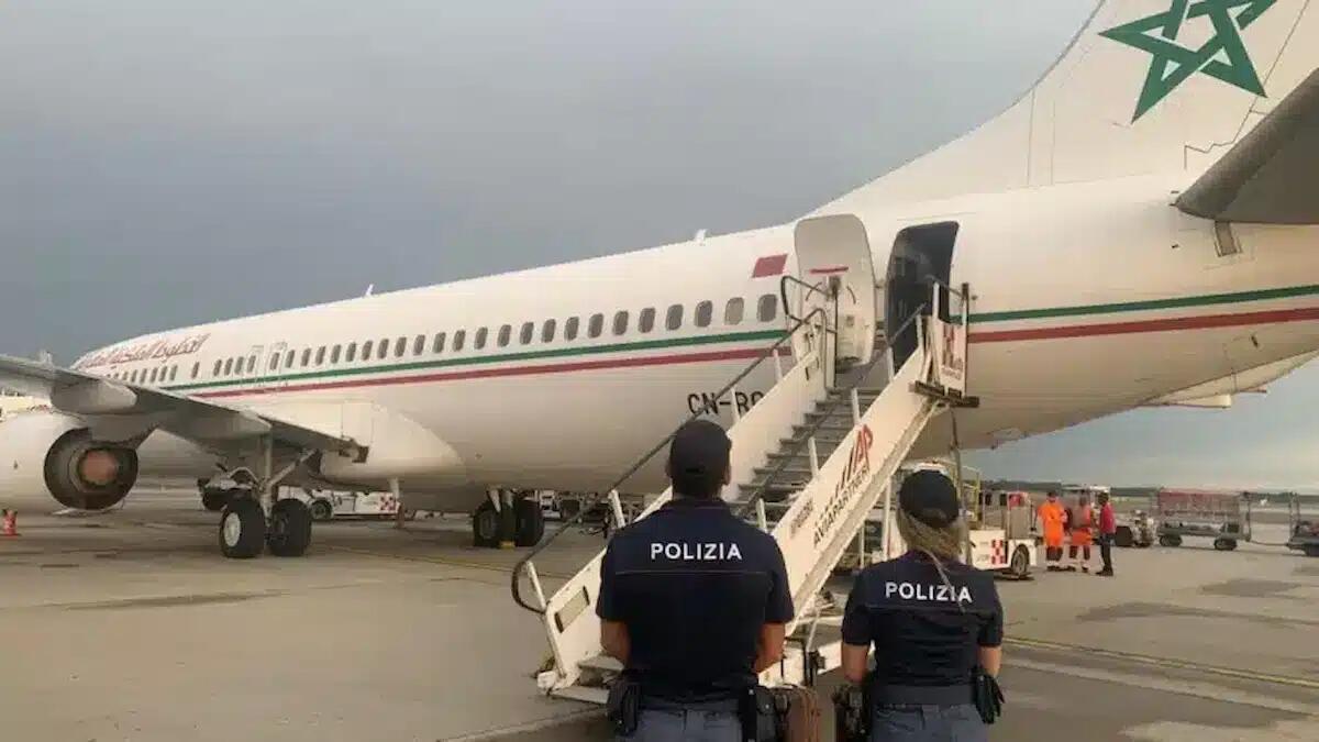 Erano arrivati da Atene con passaporti falsi: arrestati tre passeggeri al Marco Polo - 